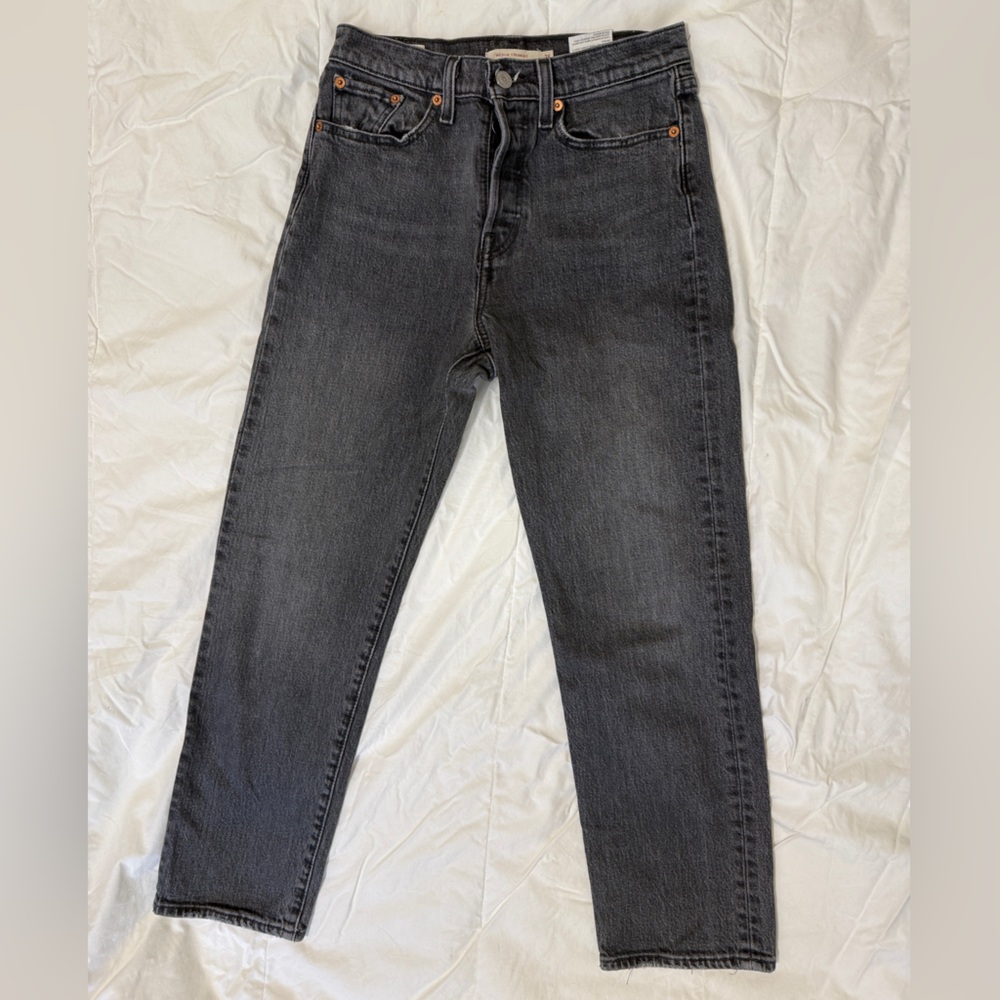 Levi wedgie straight size 26